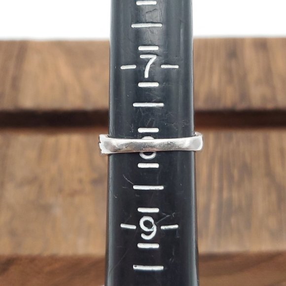 Size 8 925 Sterling Silver Stunning Triple Cubic Zirconia Ring - Picture 7 of 9